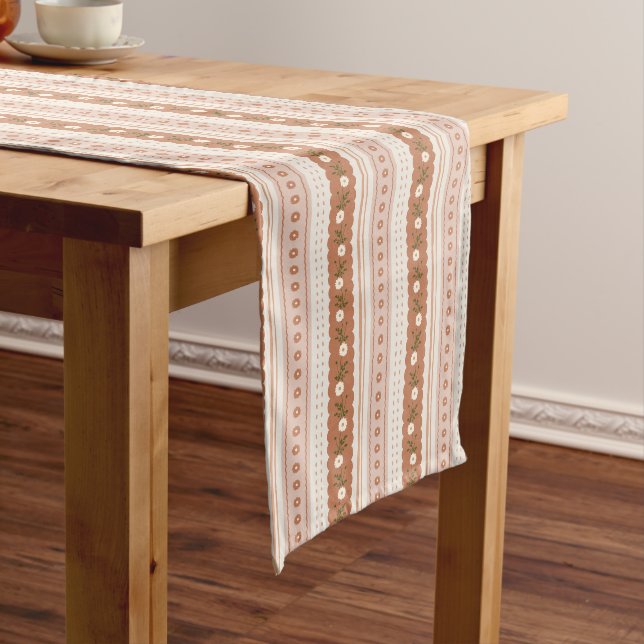 Rustic Terracotta Scallop Floral Stripe Großer Tischläufer (Beispiel)