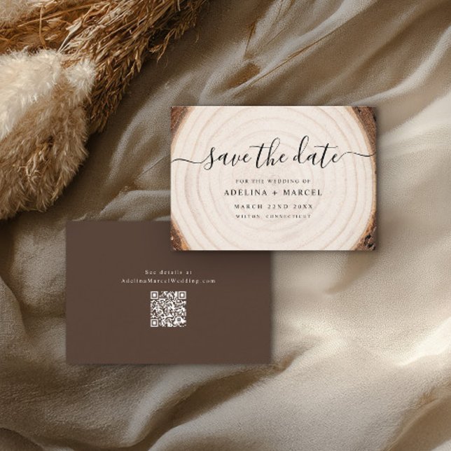 Rustic Tree Ring Wood with Wedding Website QR Code Save The Date (Von Creator hochgeladen)