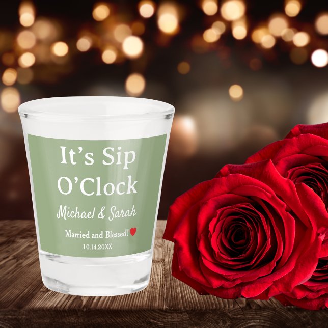 Rustic Wedding Sage Green It’s Sip O’Clock Custom Schnapsglas (Von Creator hochgeladen)
