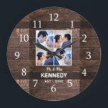 Rustic Wood 4 Foto von Collage Wedding Anniversary Große Wanduhr<br><div class="desc">Wedding clocks to personalize with the paar's foto and last name. The rustic wood background adds a country chic look. Great gift for weddings,  anniversaries und new home housewarming .</div>