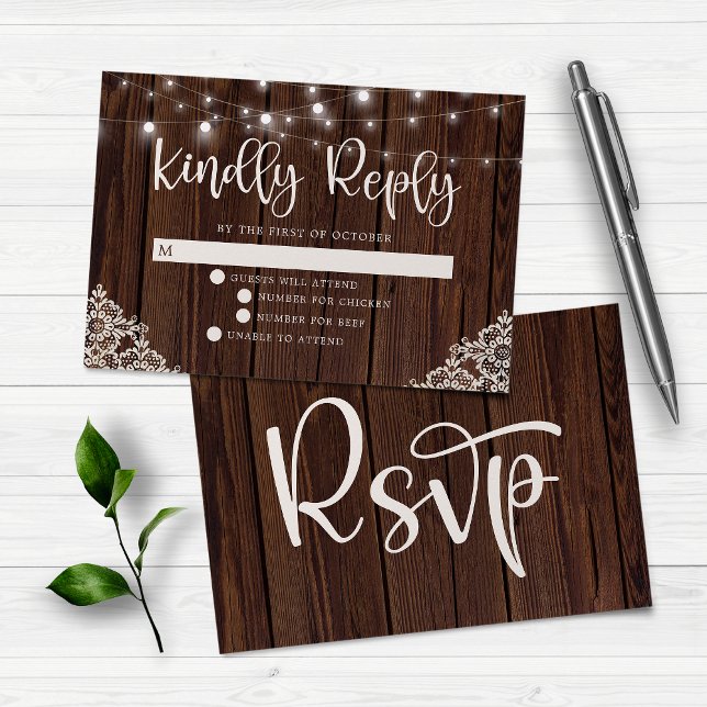 Rustic Wood and String Lights Lace Wedding RSVP Karte (Von Creator hochgeladen)