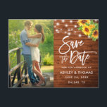 Rustic Wood Brush Script Sonnenblume Save the Date Postkarte<br><div class="desc">Moderne Pinselschrift,  rustikales Holz,  String Lights Save the Date Verlobung Couple Foto Postcard beinhaltet Sonnenblumen und botanisches Grün.</div>