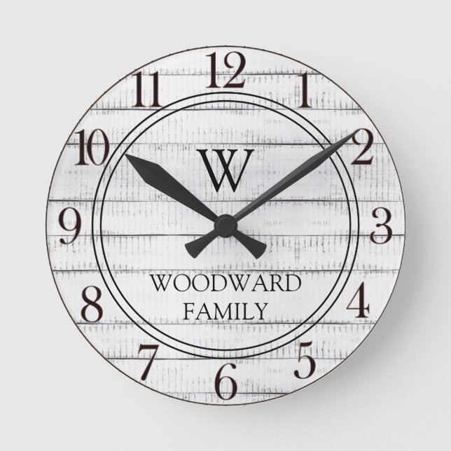 Rustic Wood Family Name Round Clock Runde Wanduhr (Vorderseite)