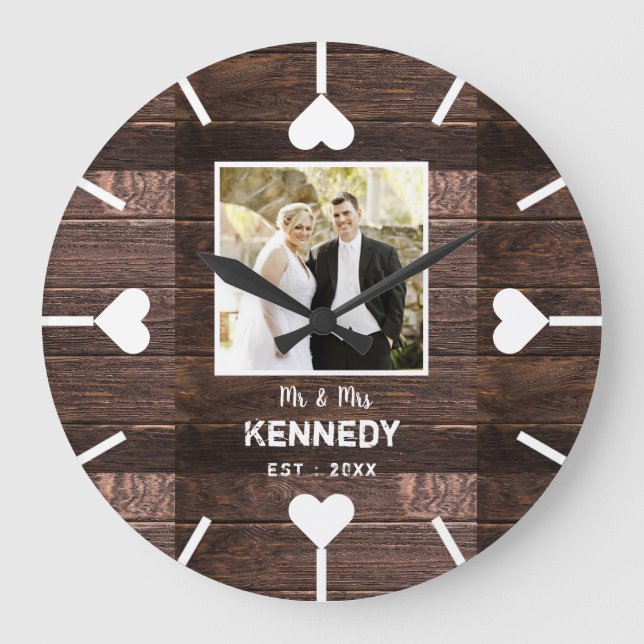 Rustic Wood Personalized Wedding Anniversary Photo Große Wanduhr (Vorderseite)