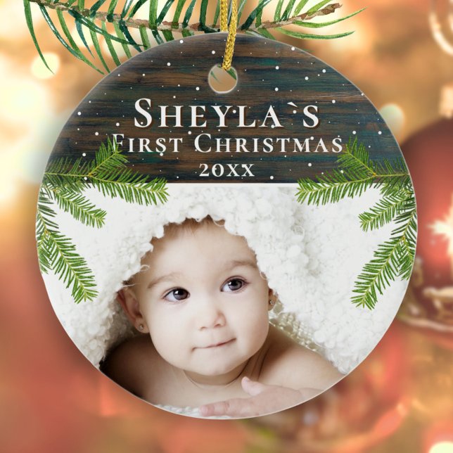 Rustic Wood Pine Baby - Erstes Weihnachtsfest-Foto Keramik Ornament (Von Creator hochgeladen)