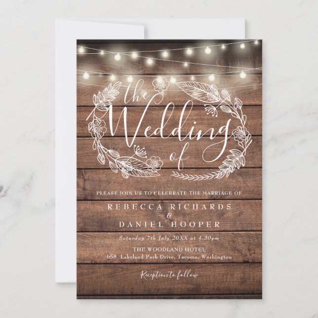 Rustic Wood String Lights Script Foto Wedding Einladung (Vorderseite)
