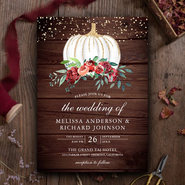 Rustic Wood White Pumpkin Burgundy Floral Wedding Einladung (Von Creator hochgeladen)