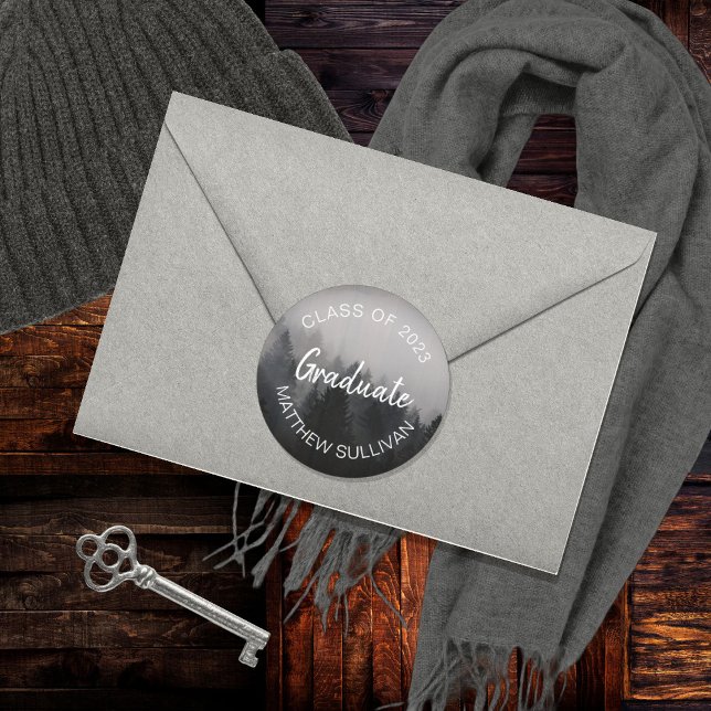 Rustic Woodsy Graduate Class 2023 | Name Runder Aufkleber (Von Creator hochgeladen)