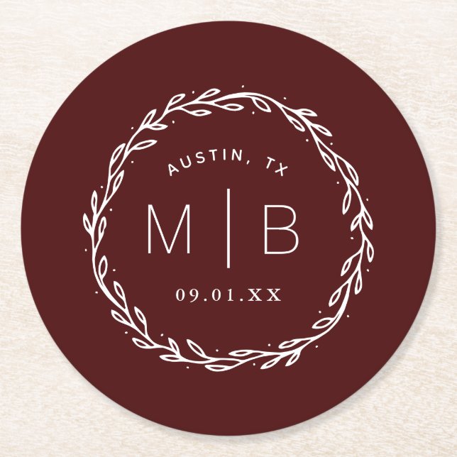 Rustic Wreath Wedge Monogram | Burgund Runder Pappuntersetzer (Vorderseite)