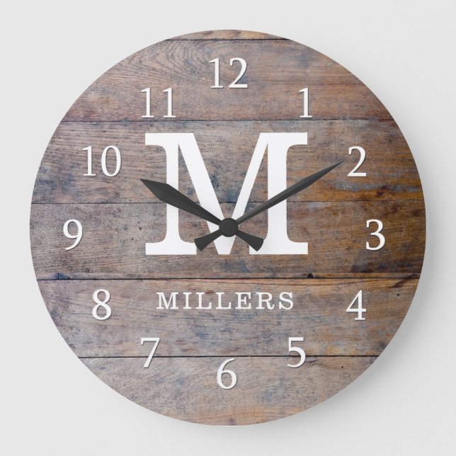 Rustikal bedrücktes Holz Familienname Mit Monogram Große Wanduhr (Vorderseite)