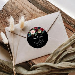 Rustikal Black Botanical Danke Gastgeschenk Hochze Runder Aufkleber<br><div class="desc">Dieser rustikale schwarze botanische Dank an die Gastgeschenk Hochzeit klassischer Rundaufkleber ist perfekt für eine klassische Hochzeit. Das Design besteht aus bordeauxroten, marinierten, blauen und rot strahlenden Blume mit anmutigen, handbemalten, schwarzen Hintergrund, die die natürliche Schönheit inspiriere. Machen Sie den Aufkleber mit Ihren eigenen Namen, der Veranstaltung (falls zutreffend) und...</div>