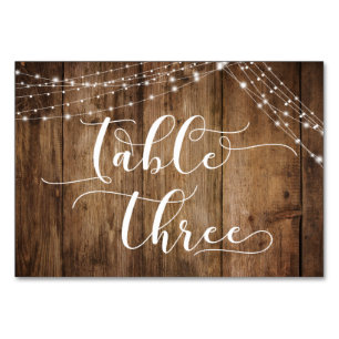 Rustikal-braunes Holz und helle Linien Tabelle Dre Tischnummer