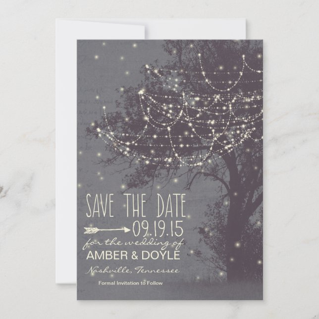 Rustikal Save the Date, alter Baum mit String Ligh Date (Vorderseite)