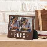 Rustikal Zwei-Foto-Pop Opa Fotoplatte<br><div class="desc">Das hübsche Holzschild zum Vatertag, Geburtstag oder Großelterntag zeigt zwei Fotos nebeneinander auf einem rustikalen Hintergrund mit "Pop" darunter.</div>