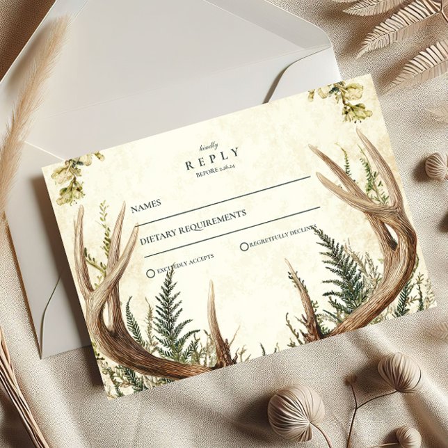 Rustikale Antler Woodland Floral Wedding RSVP Karte (Von Creator hochgeladen)