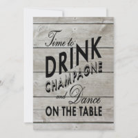 Rustikale Bachelorette Zeit, Champagner zu trinken