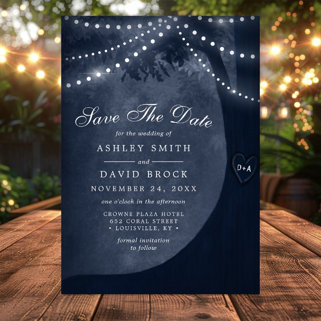 Rustikale Baumkarve Initials String Lights Navy Save The Date (Von Creator hochgeladen)