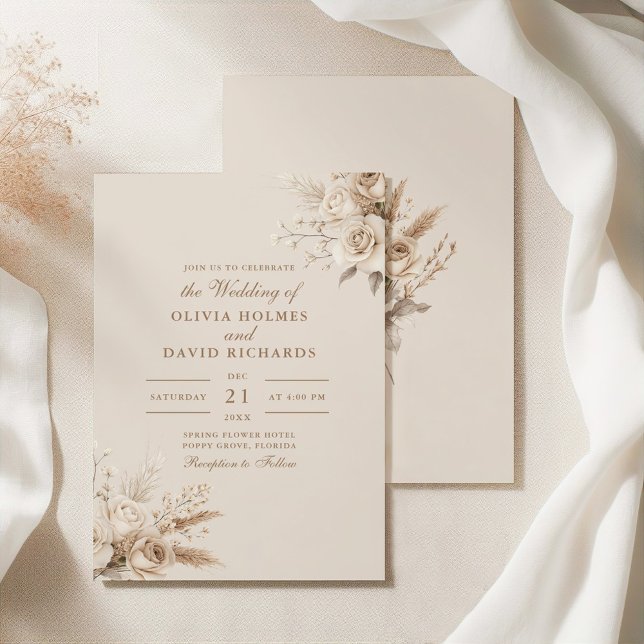 Rustikale Beige Blume- und Weißrosenhochzeit Einladung (Rustic Beige Dried Flower & White Roses Wedding Invitation on an elegant silky tablecloth.)