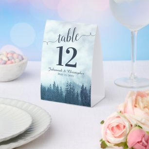 Rustikale blaue Misty Mountains Hochzeitsszene Tis Tischaufsteller