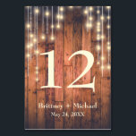 Rustikale braune Holzstring-Lichtkarte Tischnummer<br><div class="desc">Rustikale Tischkarte mit einem Holzhintergrund mit Lichtern. Die Schriftart- und Schriftart-Stile des Tischkartendesigns sind vollständig anpassbar.</div>