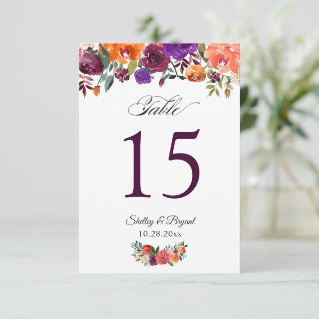 Rustikale Burgund Orange Floral Wedding Tischnumme RSVP Karte (Stehend Vorderseite)