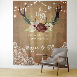 Rustikale Burgunder Floral Boho Hunt ist über Hoch Wandteppich