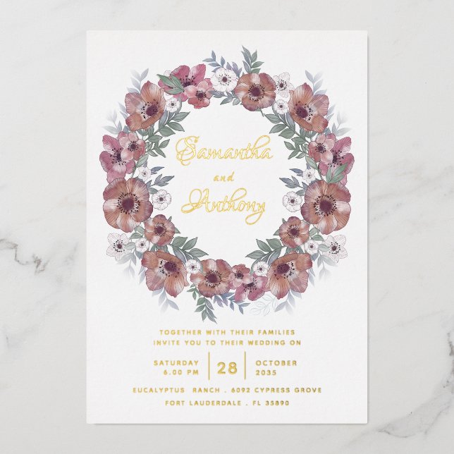 Rustikale Burgundy Floral Gold Script Wedding Folieneinladung (Vorderseite)