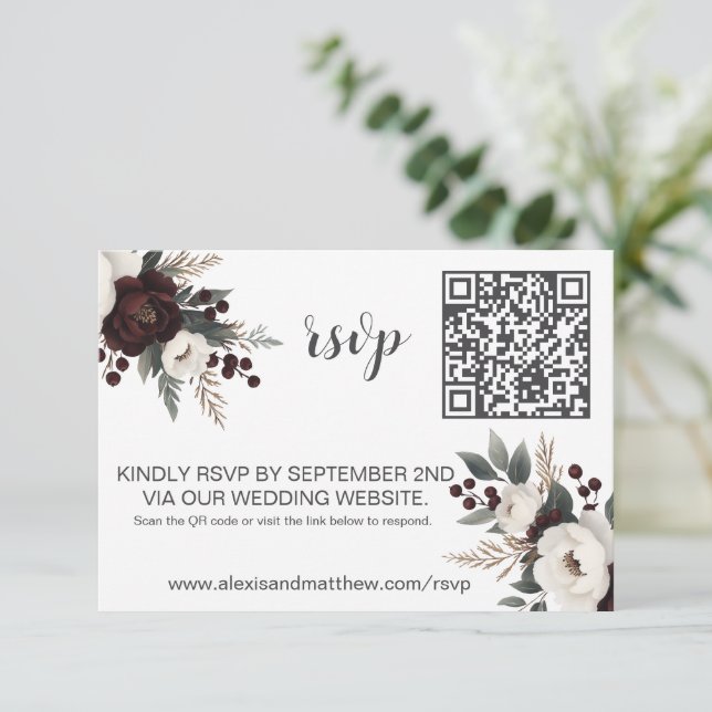 Rustikale Elegance Burgund Floral RSVP Karte (Stehend Vorderseite)
