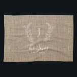 Rustikale, elegante personalisierte Familienname M Geschirrtuch<br><div class="desc">Eigener Lorbeer mit Monogramm Familienname und etablierte Jahr elegant elegante rustikale Landhaus Stil dunkelbeige Burlap Jute und weiße Skript Vorlage Küchentuch.        Ein modernes Geschenk- oder Küchendekor für Hochzeiten,  Jubiläen,  Hauswärme,  Erntedank,  Weihnachten oder andere Veranstaltungen.</div>
