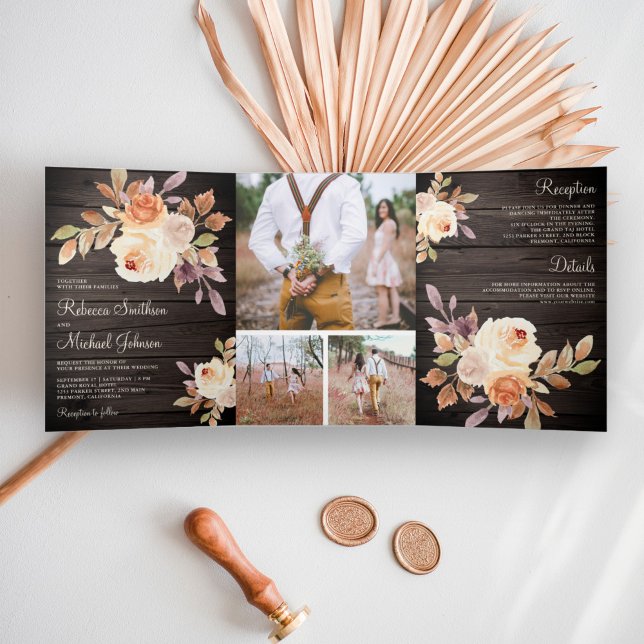 Rustikale, erdige Dusty Peach Floral Barn Wood Wed Dreifach Gefaltete Einladung (Von Creator hochgeladen)