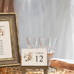 Rustikale, florale, neutrale Hochzeit im Herbst Tischnummer<br><div class="desc">Rustikale, blumengeschmückte Tischnummer mit einem wunderschönen Strauß von Blume mit erdigen, neutralen Hochzeitsfarben in Brauntönen, Rosa, Elfenbein und Bräune. Boho chic Herbst Blumendesign mit eleganten, einfachen modernen Schriften. Ideal für Hochzeit im Herbst, Hochzeit auf dem Lande, Hochzeit im Stall oder rustikale Gartenanlage, Anwesen und Weinberge zum Beispiel. Um Einladungen, Schreibwaren,...</div>