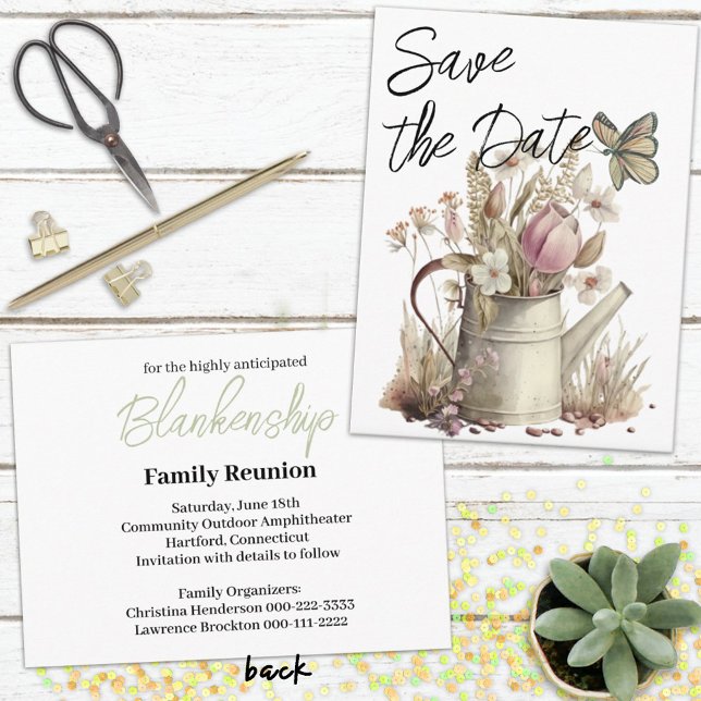 Rustikale, florale Save the Date Wiedersehen Ankündigungspostkarte (Quaint watering can save the date postcard ready for your family reunion planning  .)