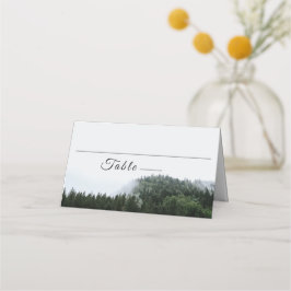 Rustikale Foggy Pine Trees Rain Forest Wedding Platzkarte