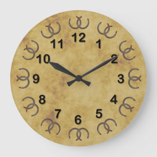 Rustikale Glückshufeisen-DIY-Marker mit abgenutzte Große Wanduhr