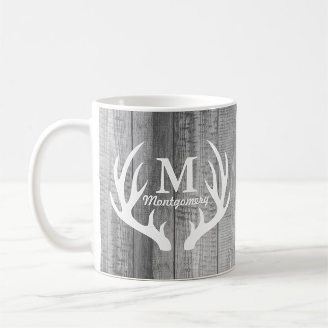 Rustikale graue hölzerne Planken u. weiße Kaffeetasse (Links)