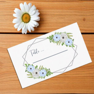 Rustikale hellblaue und weiße Blumen-Quinceañera Platzkarte