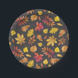 Rustikale Herbstlaube Muster Party Herbst Pappteller<br><div class="desc">Fügen Sie Ihrem Event einen rustikalen Akzent mit diesem Autopapier-Teller hinzu. Es zeigt Aquarellbilder von roten,  gelben und orangefarbenen Herbstlauben auf dunklem Hintergrund. Dieses Blätter Papier Teller sind perfekt für Hochzeiten im Herbst,  Babyduschen,  Brautpartys und so viel mehr. Matching-Elemente sind verfügbar.</div>