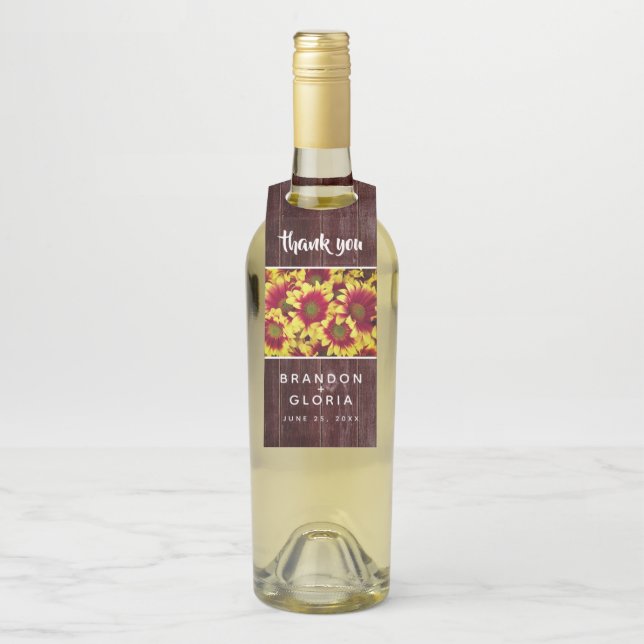 Rustikale Herbstsonnenblumen auf Zaunhochzeit Flaschenanhänger (Auf Flasche)