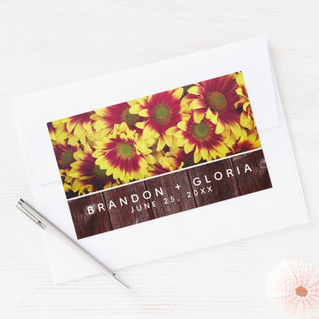 Rustikale Herbstsonnenblumen auf Zaunhochzeit Rechteckiger Aufkleber (Umschlag)