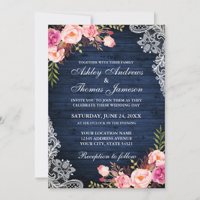 Rustikale Hochzeit Blaues Holz Rosa Blumenspitze Einladung (Vorderseite)