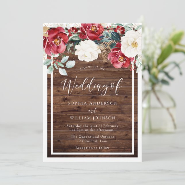 Rustikale Hochzeit der Roten Flora aus Holz Einladung (Stehend Vorderseite)