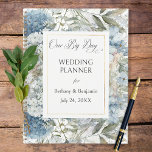Rustikale Hochzeit mit blauer Flora Planer<br><div class="desc">Behalt mit diesem wunderschönen Kalender-Notizbuch alle wichtigen Termine und Termine. Es ist in Blautönen mit Aquarellbildern gestaltet. Erstellt von der einfachen Farmhouse Press.</div>