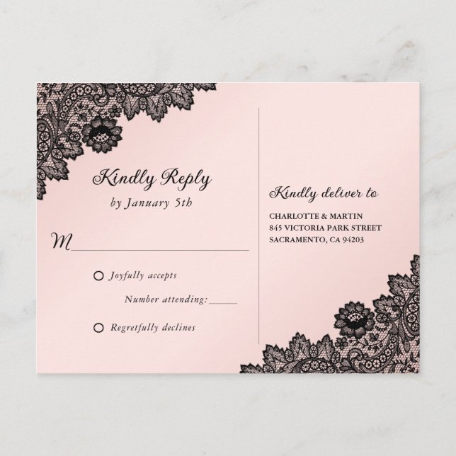 Rustikale Hochzeitsszene RSVP mit schwarzer und bl Einladungspostkarte (Rückseite)