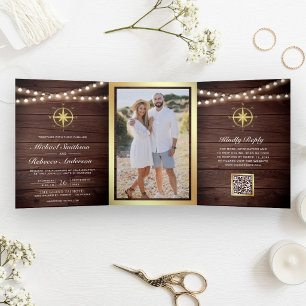Rustikale Holz-Nautik-Goldkompass-QR-Code-Hochzeit Dreifach Gefaltete Einladung