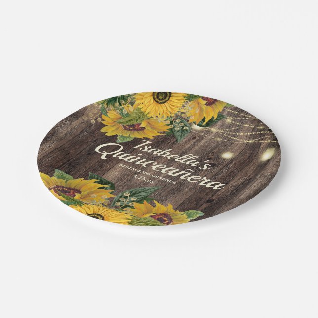 Rustikale Holz-Sonnenblumen-Lichterkette Quinceañe Pappteller (Schrägansicht)