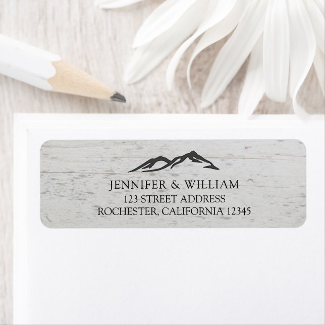 Rustikale Holzbräune und Bräutigam Hochzeit (Insitu)