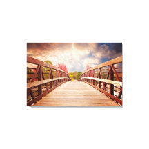 Rustikale Holzbrücke im Land