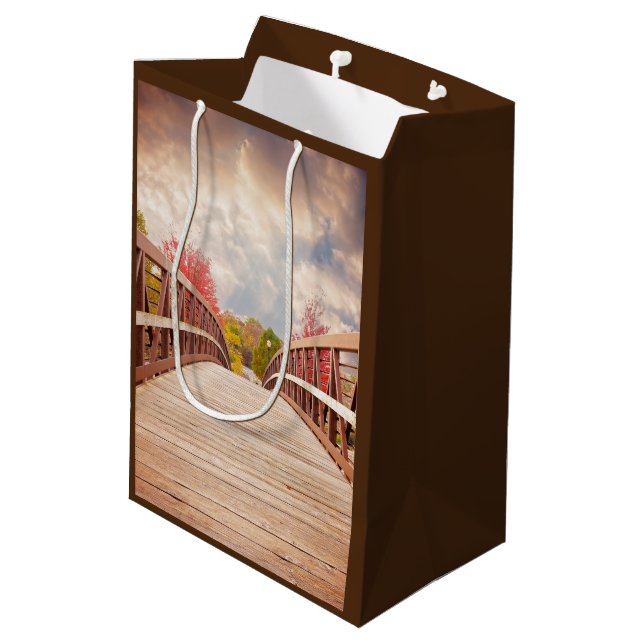 Rustikale Holzbrücke im Land Mittlere Geschenktüte (Rückseite Schrägansicht)