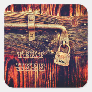 Rustikale hölzerne Tür mit antikem Quadratischer Aufkleber