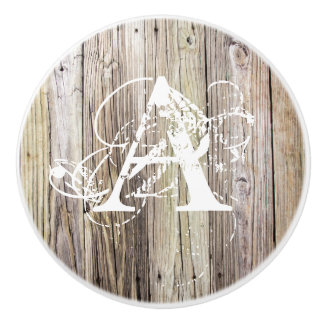Rustikale Holzkarten mit Shabby Chic Monogram Keramikknauf